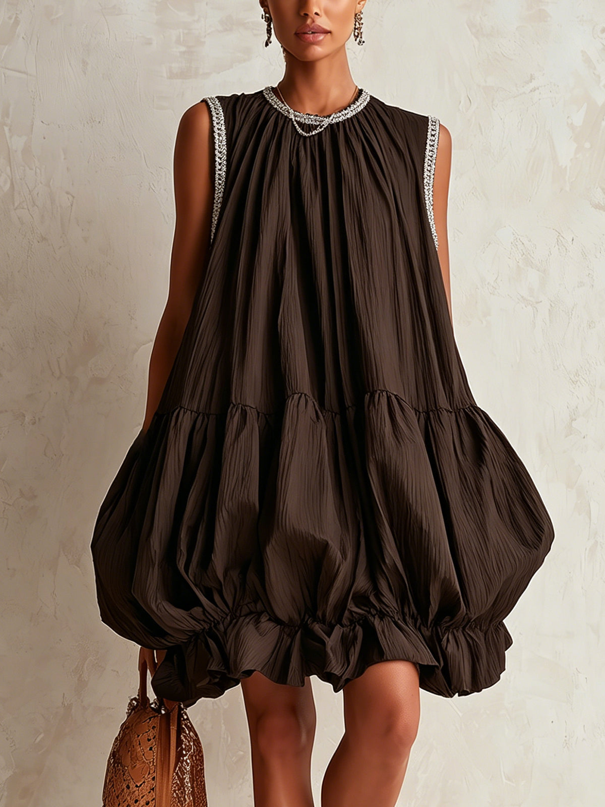 Colette – Vestido Marrón Bajo Voluminoso