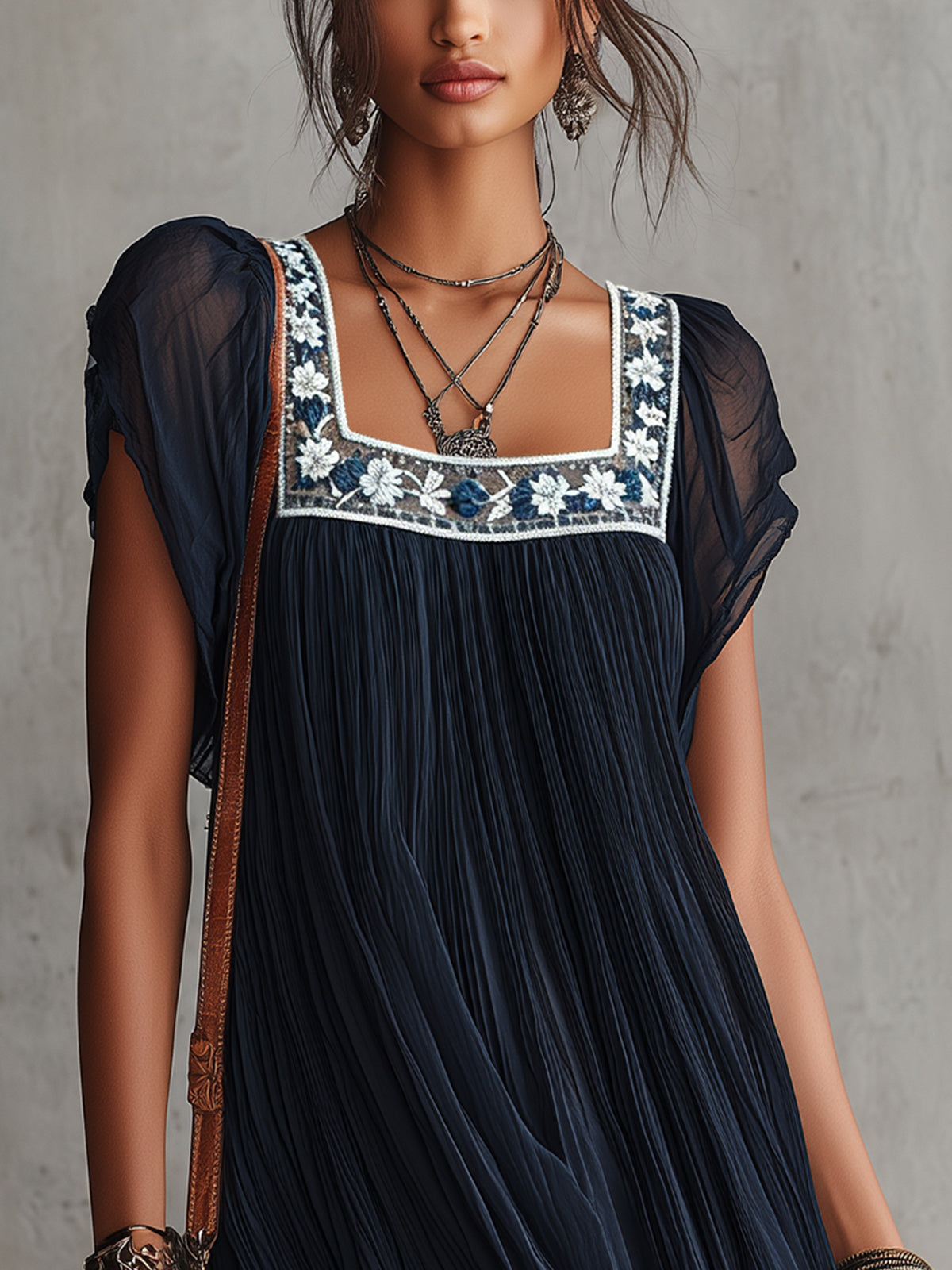 Apolline | Vestido Plisado Bordado