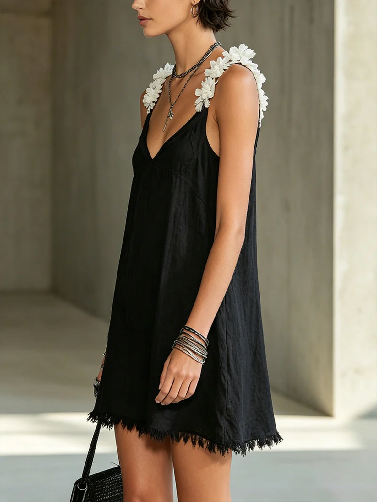 Noémie | Vestido Negro Escote V Tirantes