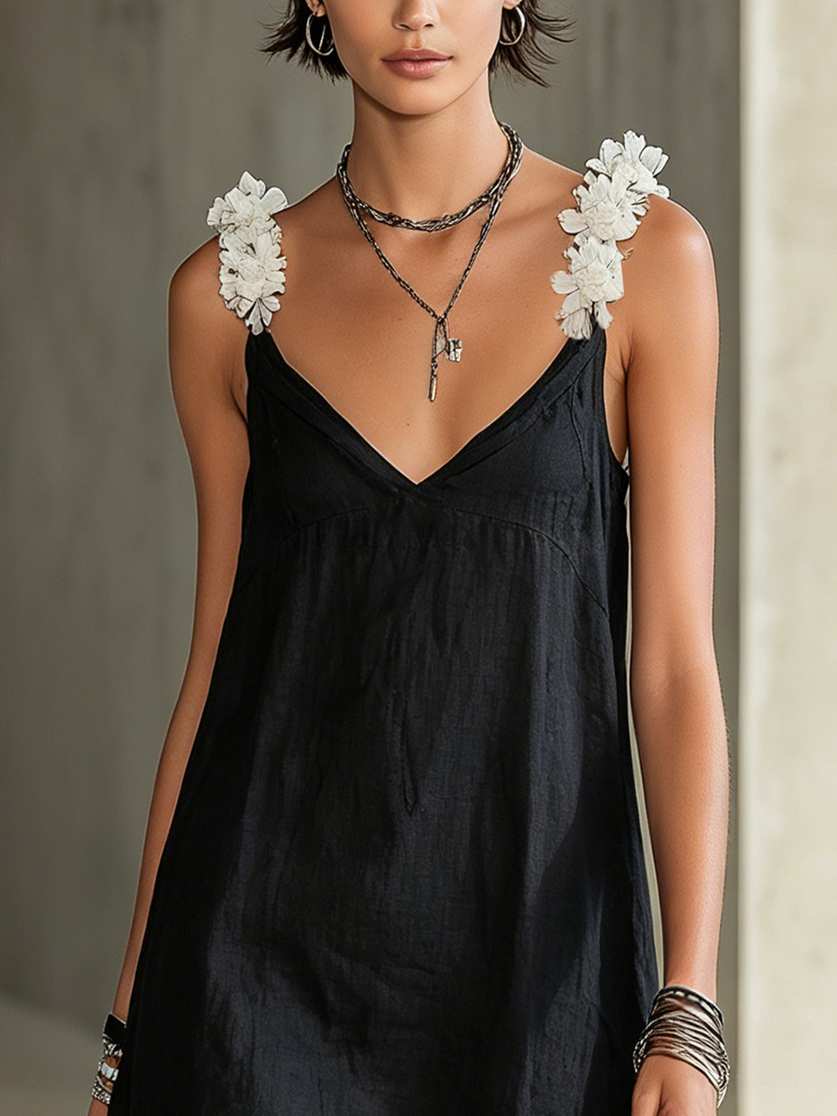 Noémie | Vestido Negro Escote V Tirantes